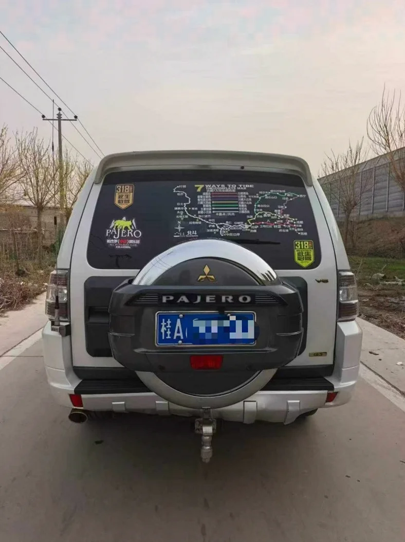 三菱帕杰罗 驾驶室