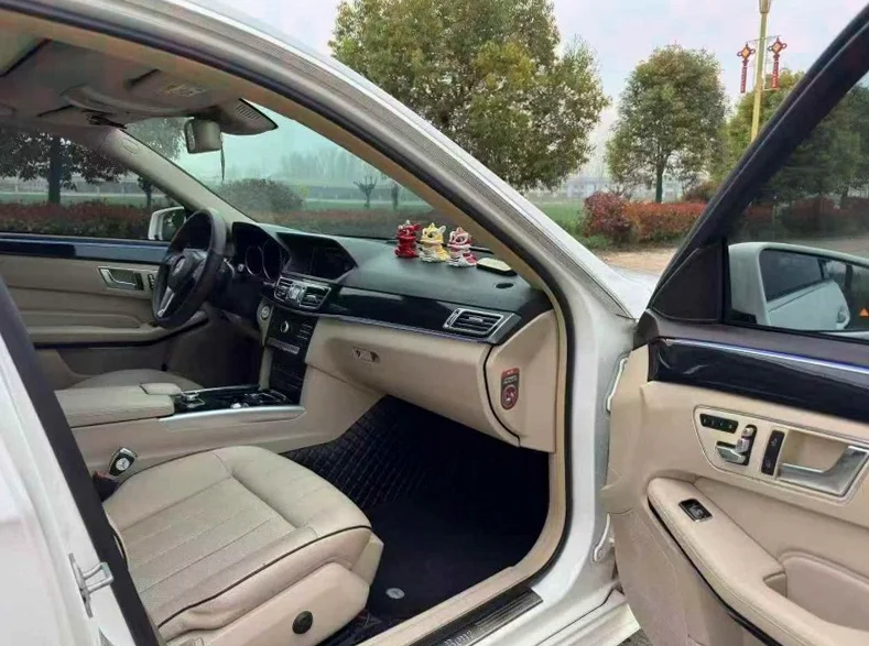 奔驰E 内饰前排