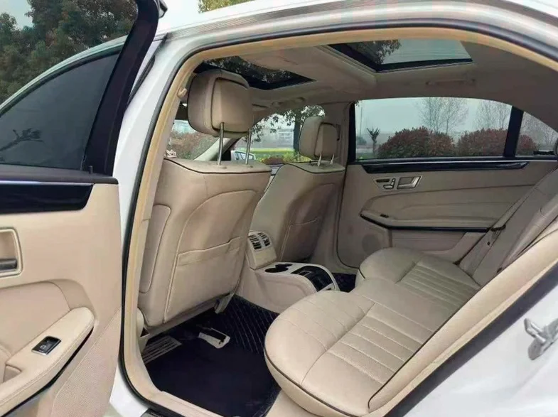 奔驰E 后面外观三