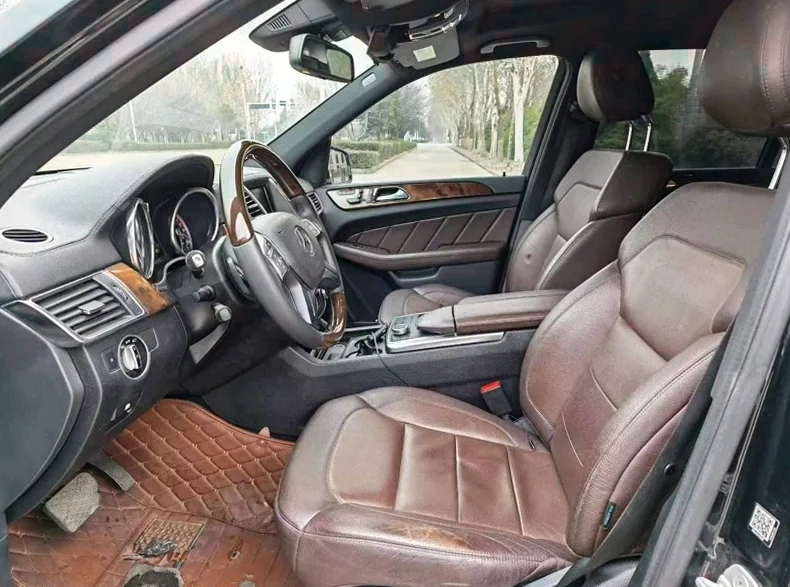 奔驰GL 后面外观三