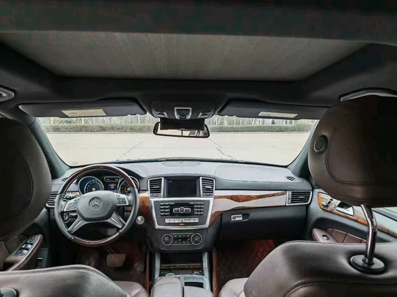 奔驰GL 后面外观一