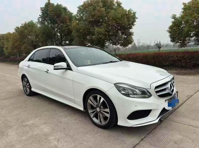 奔驰E 正面外观三