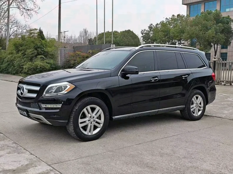 奔驰GL 正面外观二