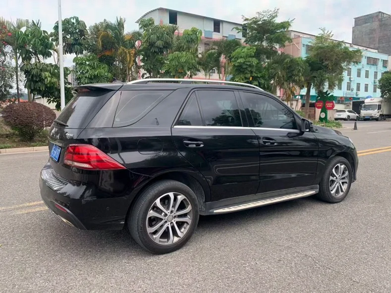 奔驰GLE 内饰后排