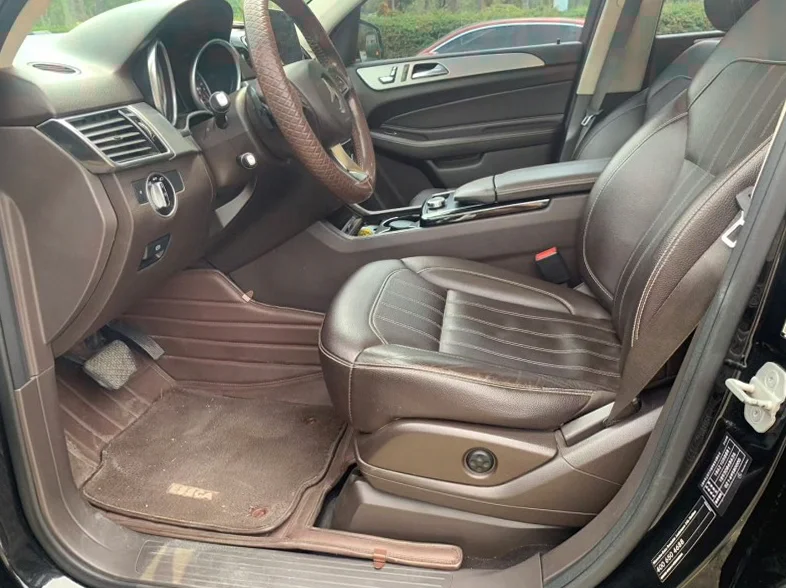 奔驰GLE 后面外观一