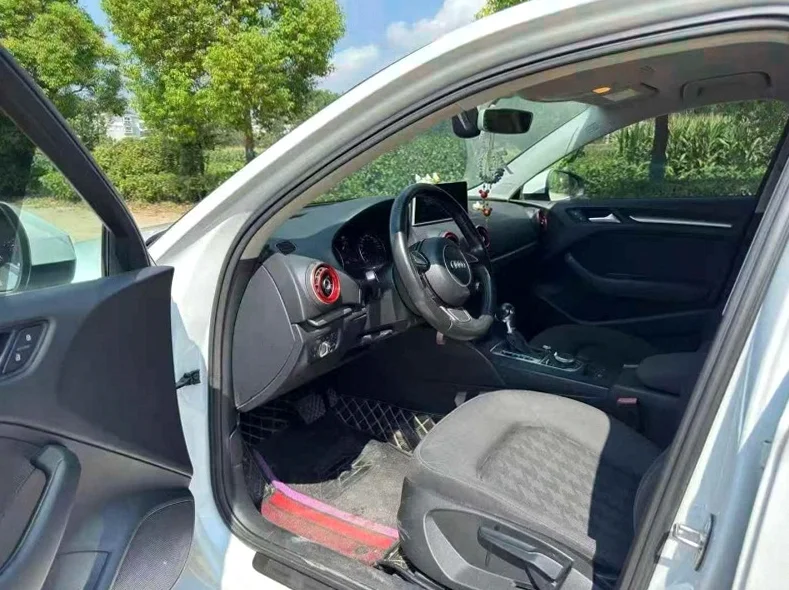 奥迪A3 后面外观一