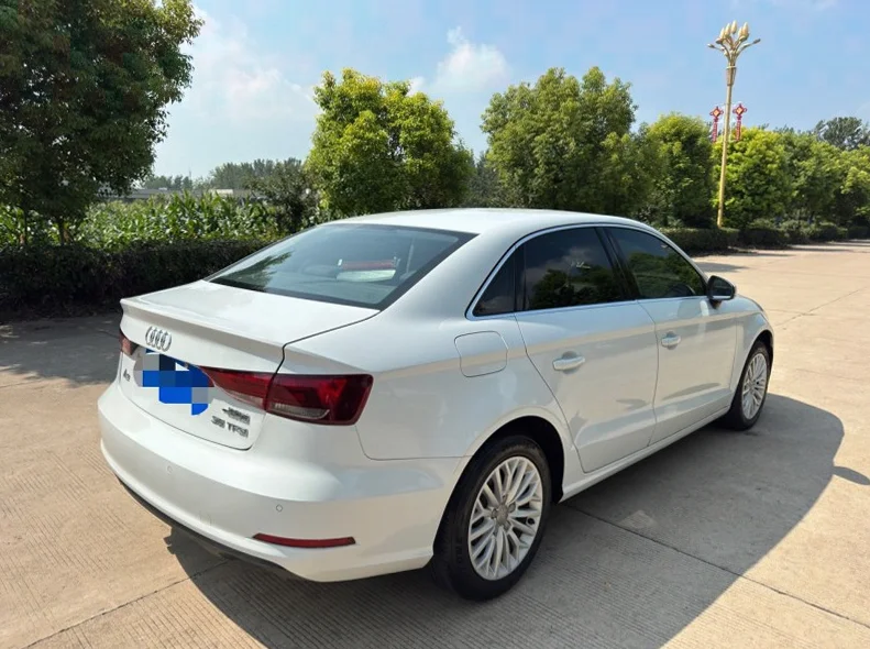 奥迪A3 后面外观一