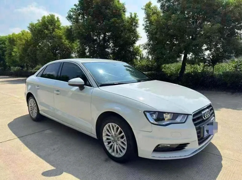 奥迪A3 正面外观三