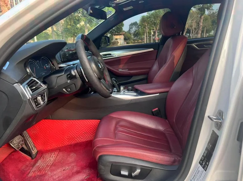 宝马5系 后面外观一