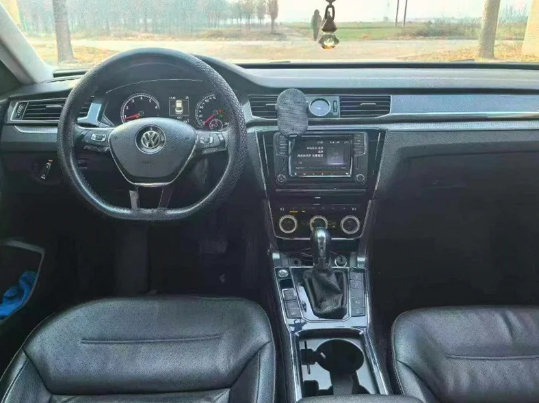 大众帕萨特 后面外观一