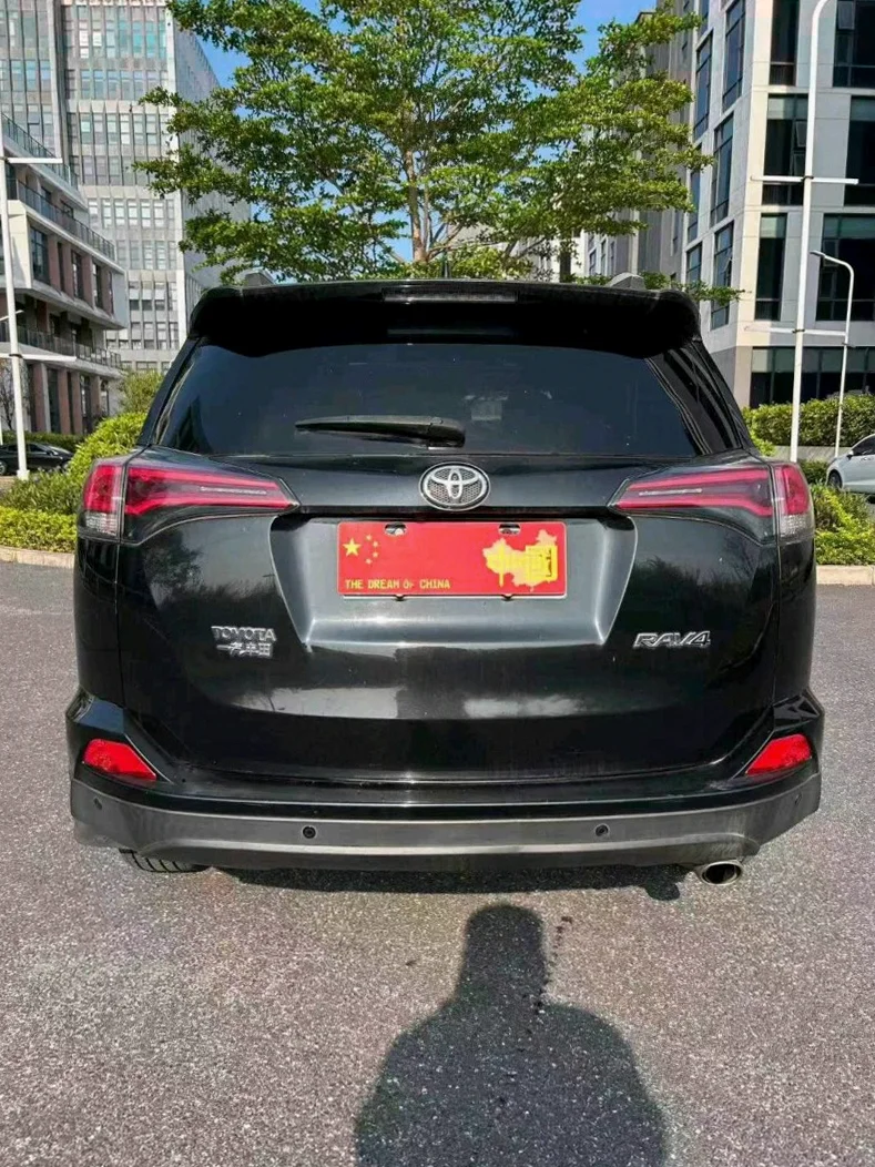 丰田RAV4荣放 内饰前排