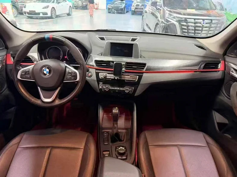 X1宝马 正面外观三