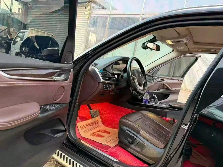 宝马X5 后面外观二