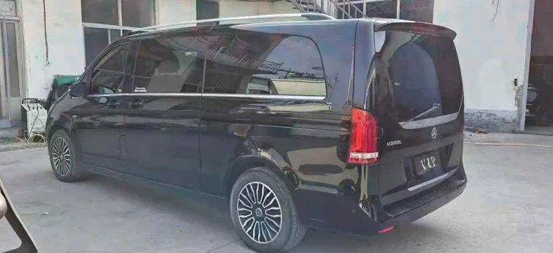 奔驰V 内饰前排