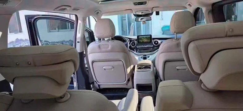 奔驰V 后面外观二