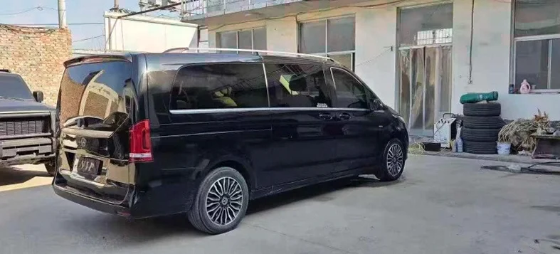 奔驰V 内饰后排