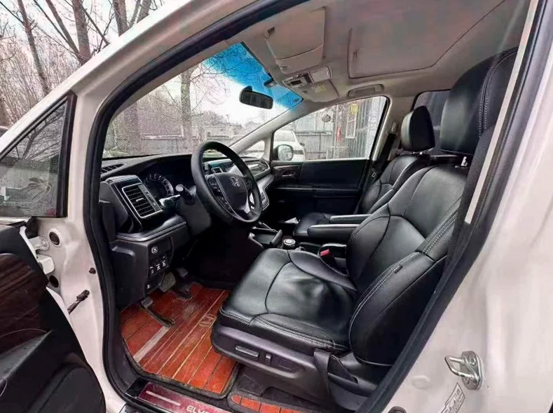 本田艾力绅 后面外观一