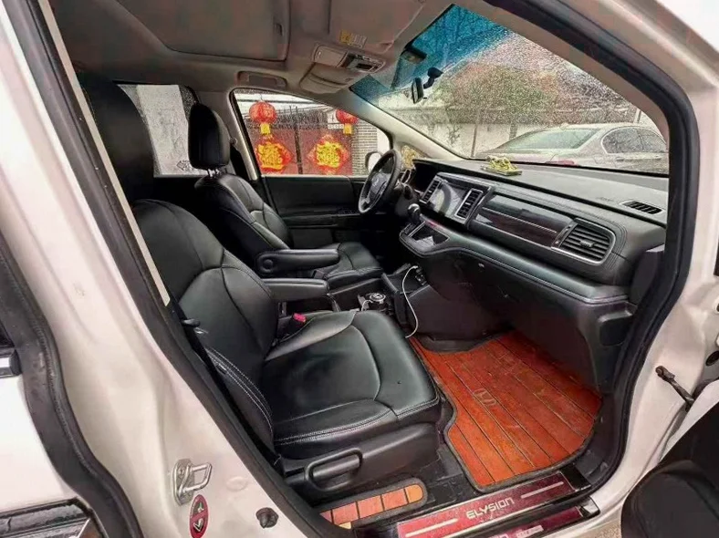 本田艾力绅 后面外观二