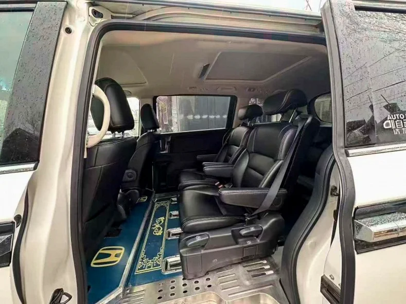 本田艾力绅 后面外观三