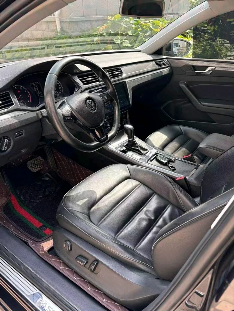 大众帕萨特 驾驶室