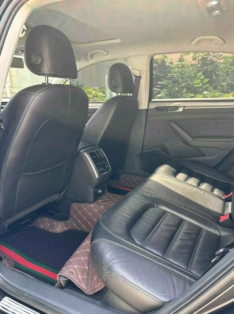 大众帕萨特 内饰后排