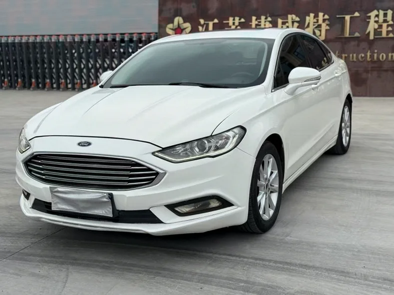 福特蒙迪欧 后面外观一