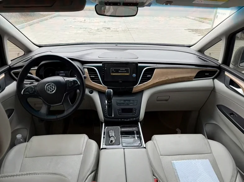 别克GL8 内饰后排