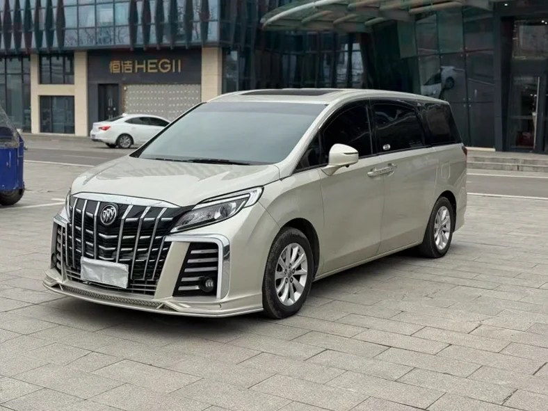 别克GL8 后面外观一