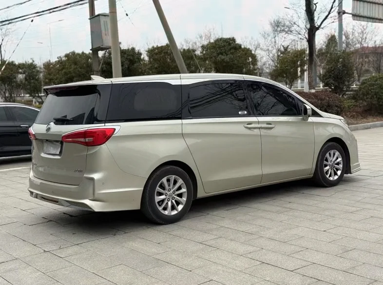 别克GL8 内饰前排