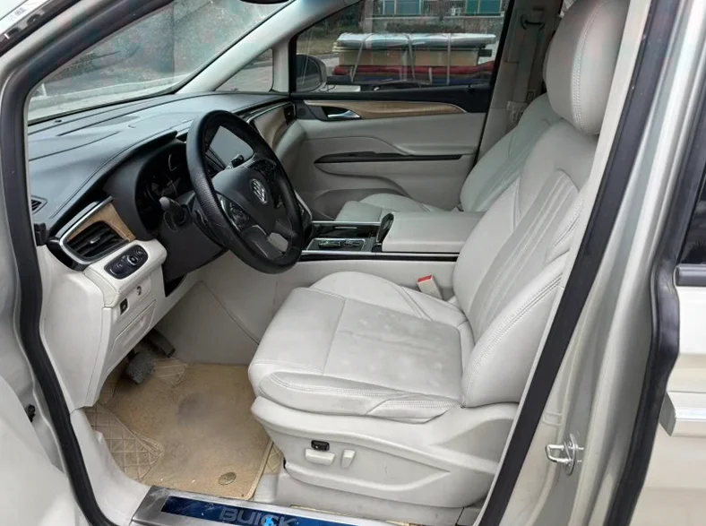 别克GL8 后面外观二