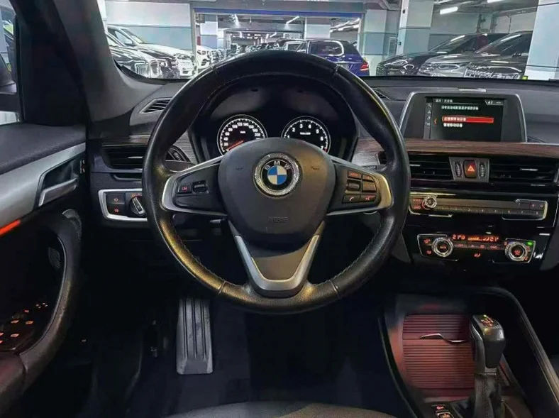 X1宝马 后面外观二