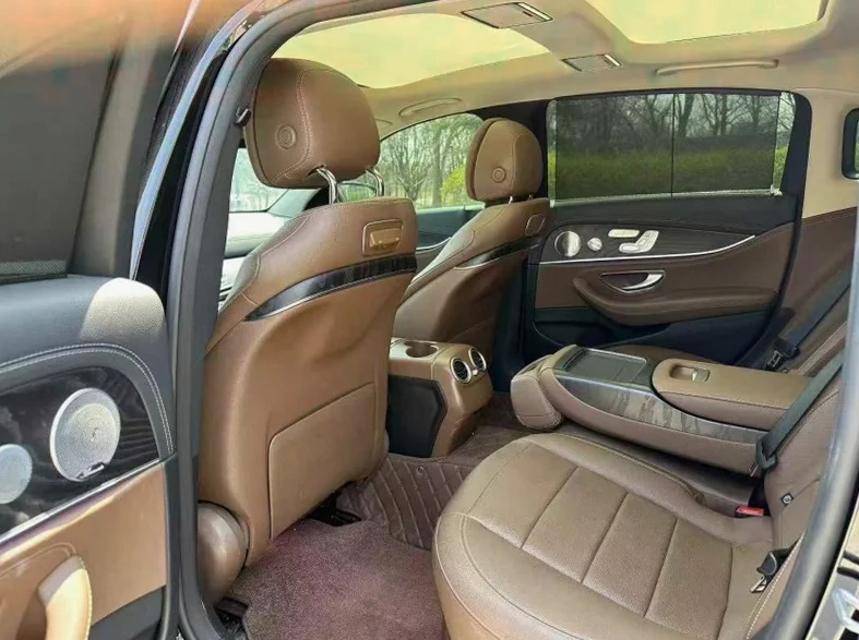 奔驰E 后面外观三