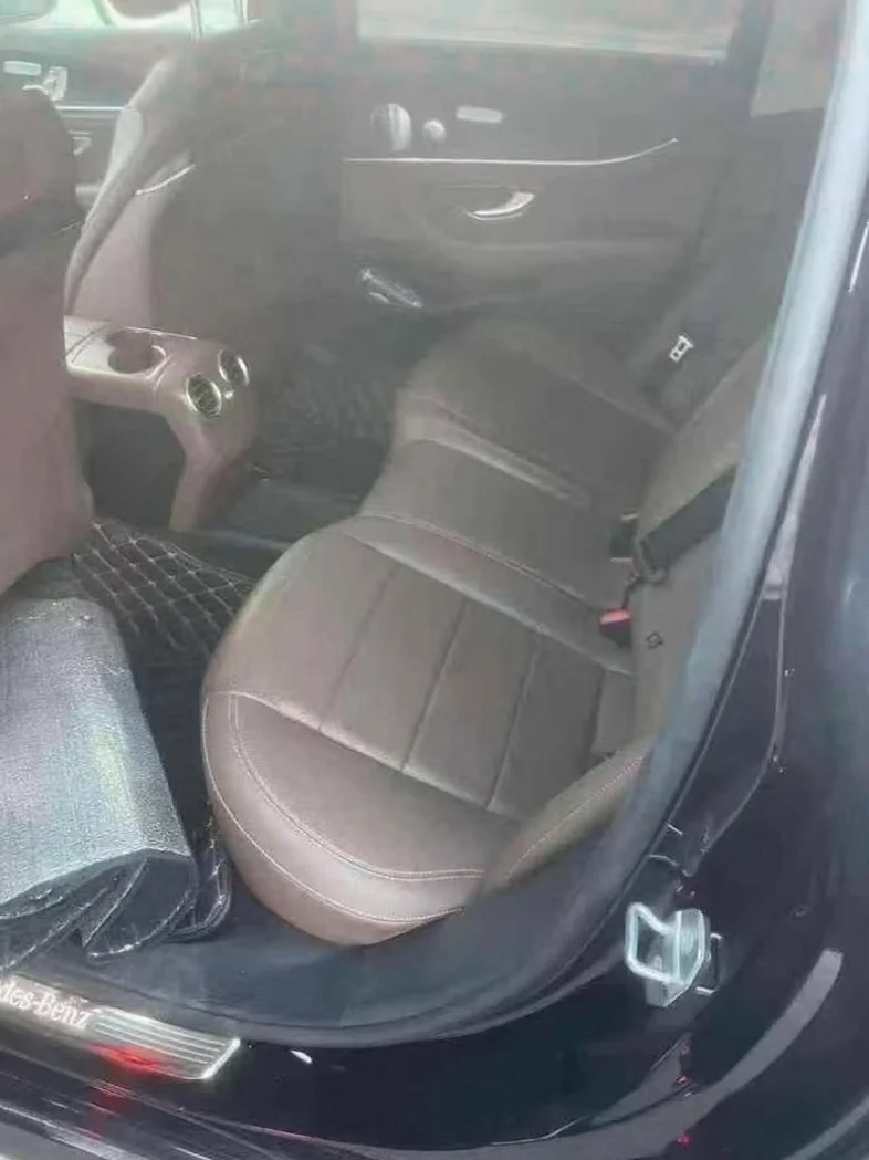 奔驰E 后面外观一