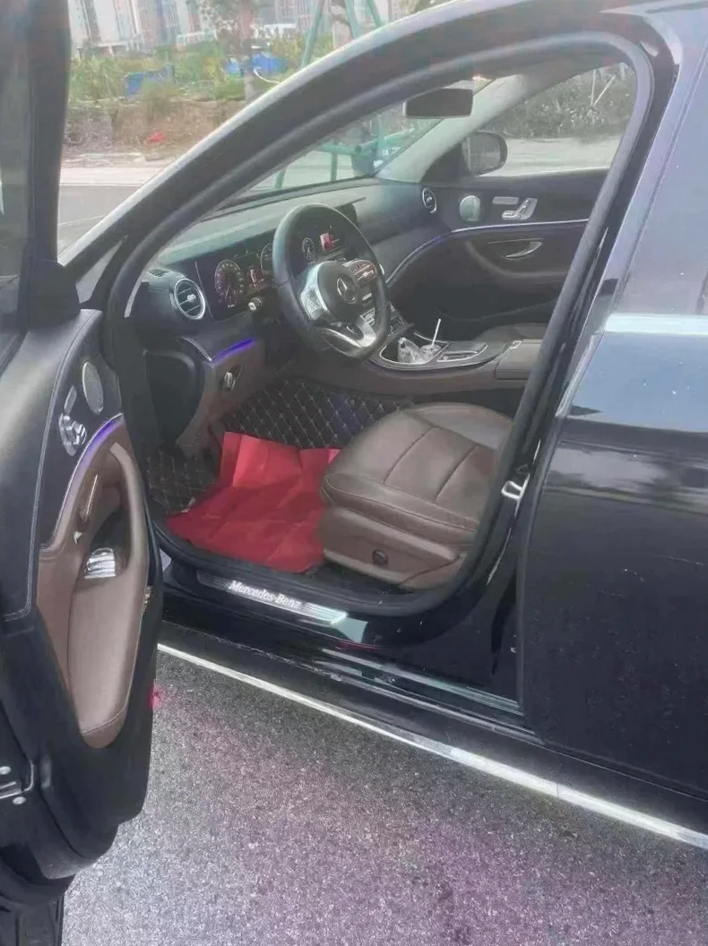 奔驰E 正面外观三