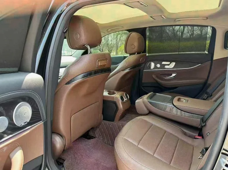 奔驰E 后面外观二