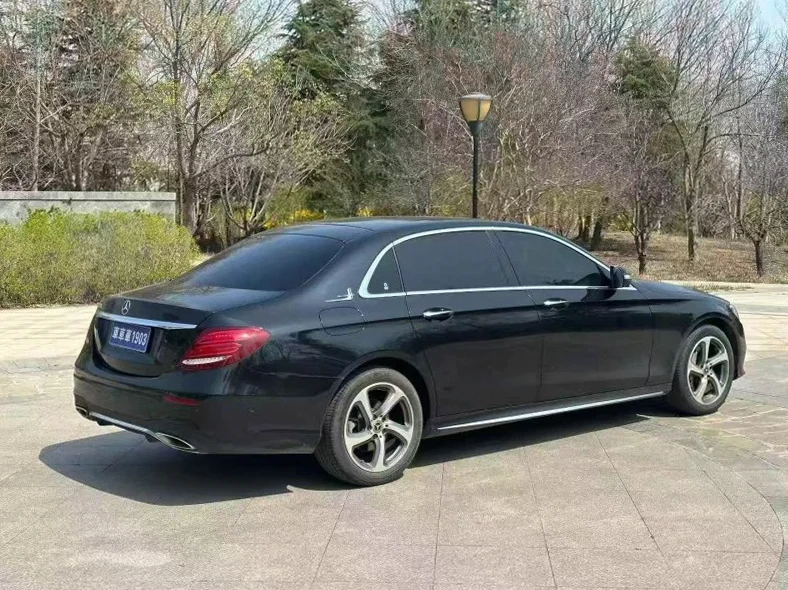 奔驰E 内饰前排