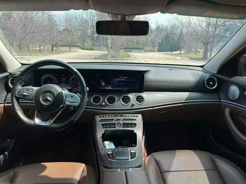 奔驰E 后面外观二