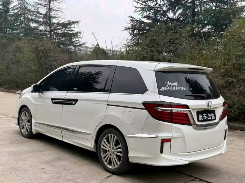 本田艾力绅 内饰后排