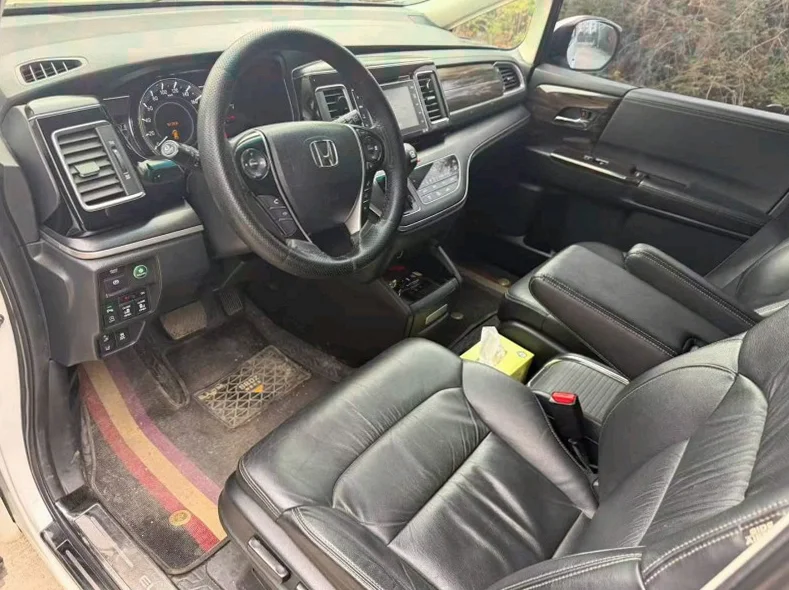 本田艾力绅 后面外观三