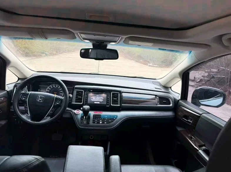 本田艾力绅 后面外观一