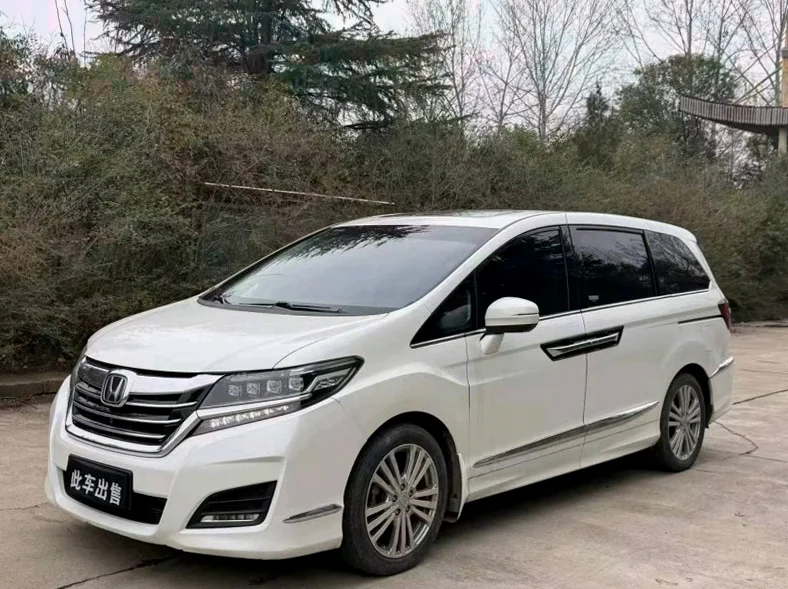 本田艾力绅 正面外观三