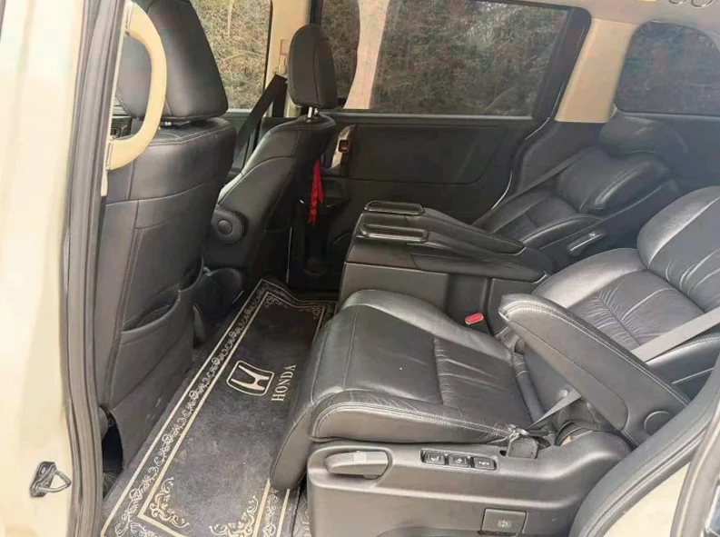 本田艾力绅 后面外观二