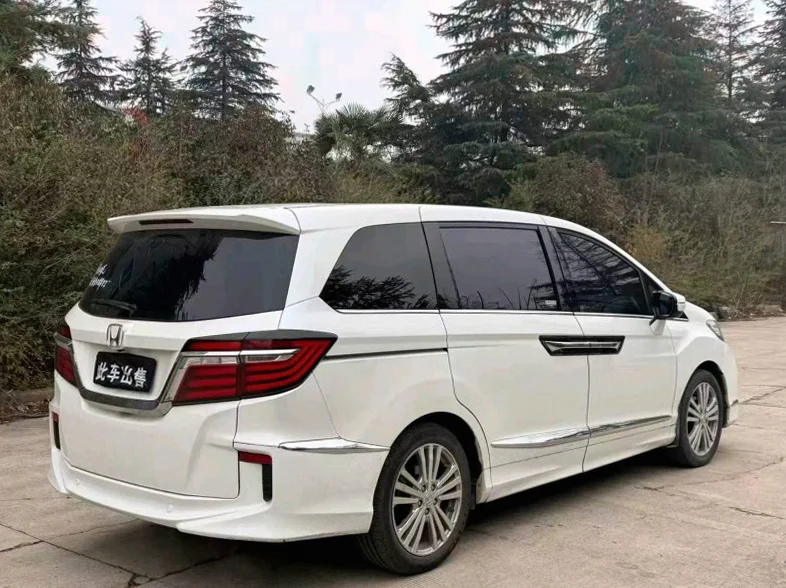 本田艾力绅 内饰前排