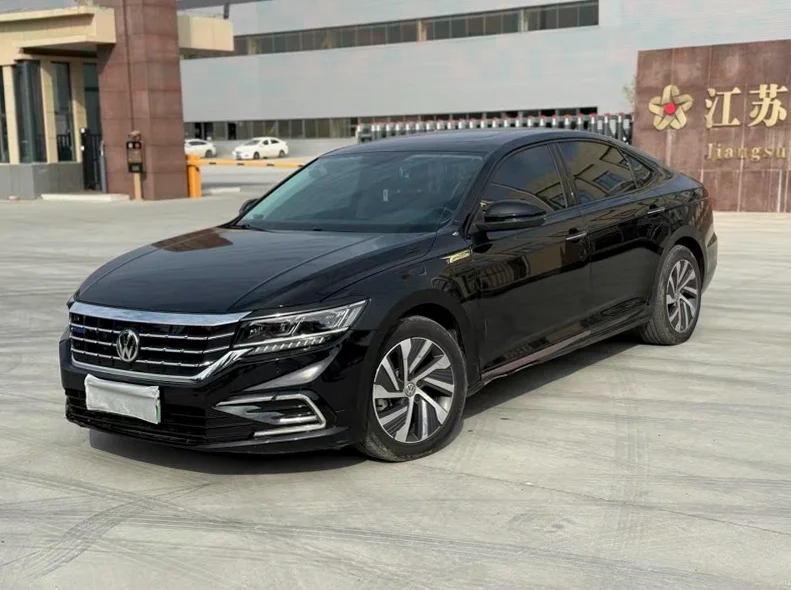 大众帕萨特 正面外观二