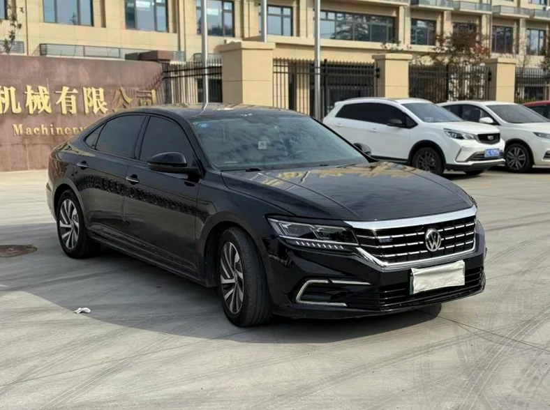 大众帕萨特 后面外观一