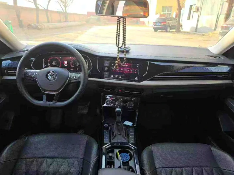 大众帕萨特 后面外观一