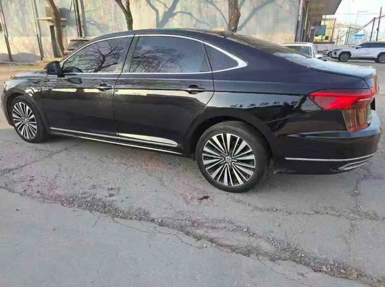 大众帕萨特 内饰后排