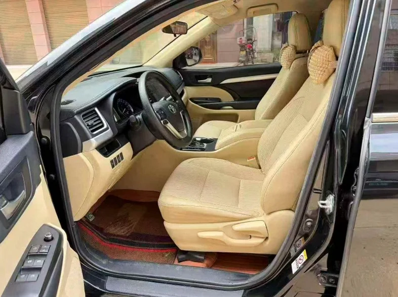 丰田汉兰达 后面外观一