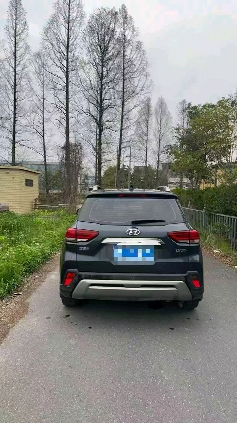 现代ix35 后面外观三