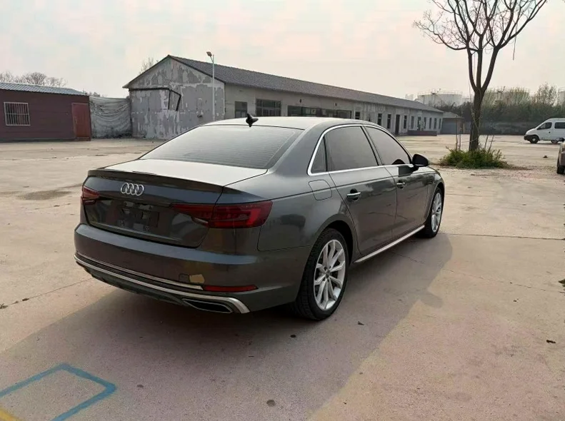 奥迪A4L 内饰后排